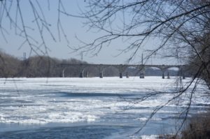 delaware river frozen during winter